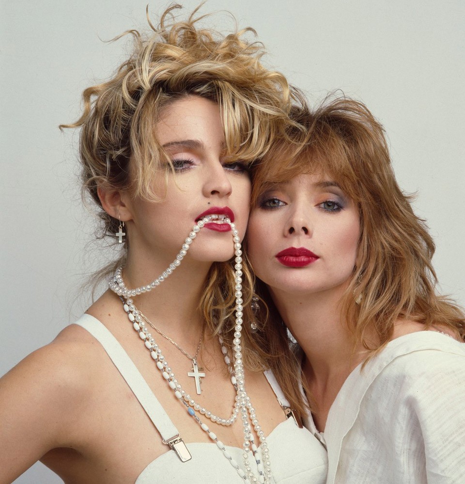 Kétségbeesve keresem Susant (1985) - Madonna a Like A Virgin című második lemeze megjelenése után egy csapásra vált szupersztárrá. Lázadó, és sokakat akkoriban meg is botránkoztató stílusának ünneplése ez a film. A csodás Rosanna Arquette oldalán Madonna egy imádnivalóan vicces thrillerparódiában a mozit is végre meghódította.