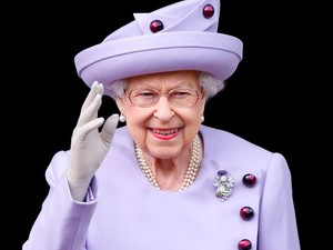 Erzsébet királynő életéről és uralkodásáról szóló exkluzív bookazine jelent meg!