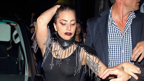 Lady Gaga mellbimbóvillantós szettjére egy szavunk van: ocsmány