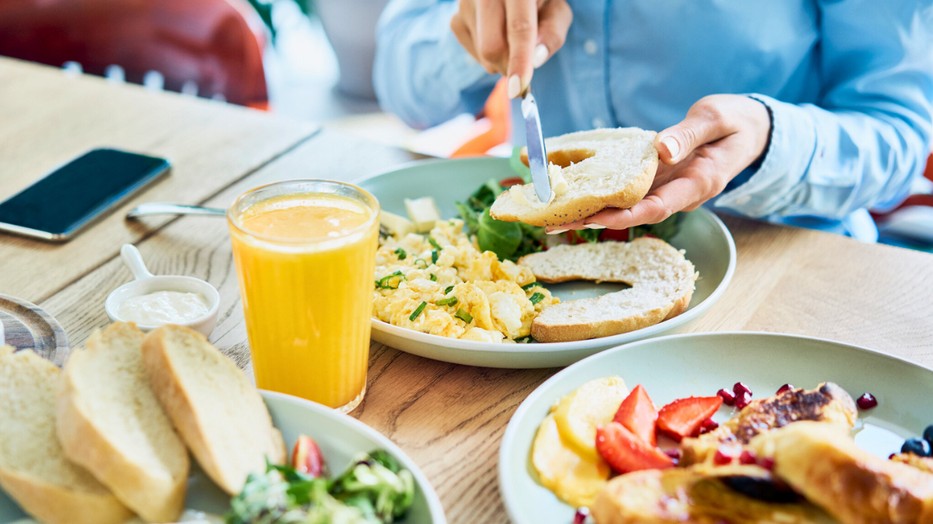Ne hagyjuk ki a reggelit és ne vacsorázzunk későn, ha fogyni szeretnénk