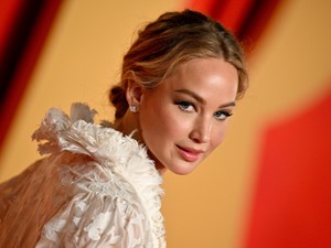 Testhezálló ruhában mutatta meg babapocakját Jennifer Lawrence: álomszép kismama a színésznő