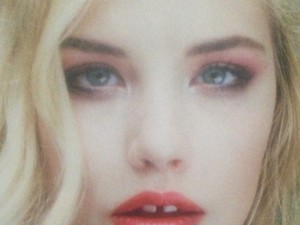 Ekkora mellbőséggel is lehet valaki topmodell?!