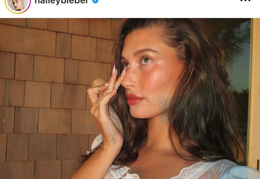 Nem vicc, tényleg a férfiak ihlették a legújabb pirosító trendet, és csodásan néz ki!