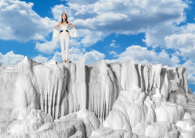 Finom csipkével és gyöngyökkel díszített ruhaköltemények a Sentiments Couture új kollekciójában!