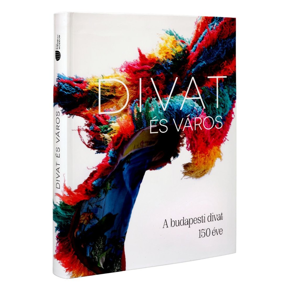 Nem csak a divat iránt érdeklődőknek, hanem mindenkine érdekes a most megjelent Divat és város könyv