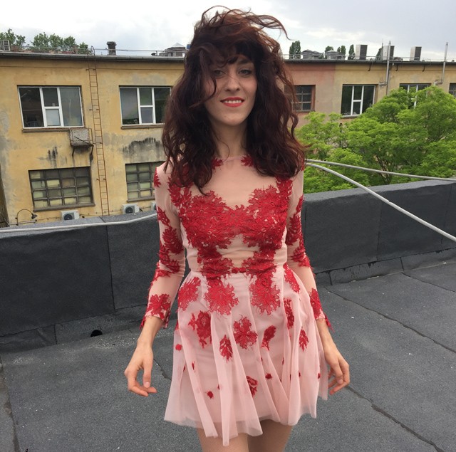 Bíborka ma egy Sármán Nóra ruhát mutat