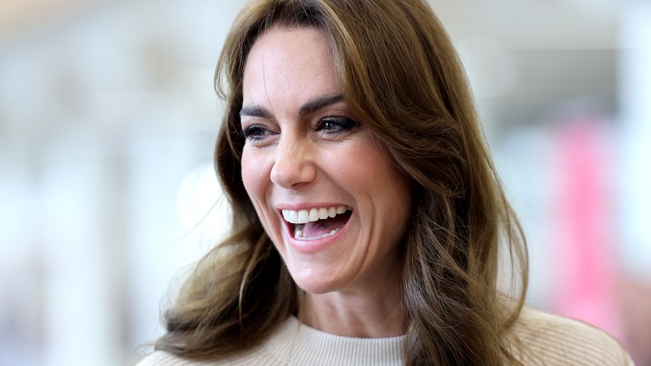 Katalin hercegné elbűvölő, amint a gyerekekkel zenél