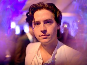 Cole Sprouse Lili Reinharttal való kapcsolatáról: „Sok kárt okoztunk egymásnak”