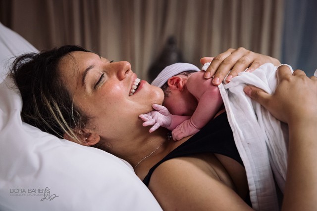 Exkluzív interjú! A népszerű magyar fotós nem csak a babákat, de a születés pillanatait is megörökíti