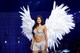 Kylie Jenner hatalmas meglepetést okozott, amikor felbukkant a kifutón. Életében először ölthette magára a Victoria's Secret angyalszárnyait - ráadásul idén ő viselte a Fantasy bra-t, aminek értékét 50 millió dollárra becsülik. 