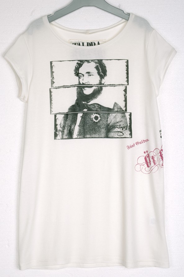 A póló ára 10 980 FT