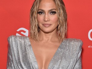 Ez volt a sztárok kedvenc ruhaválasztása az idei American Music Awards vörös szőnyegén