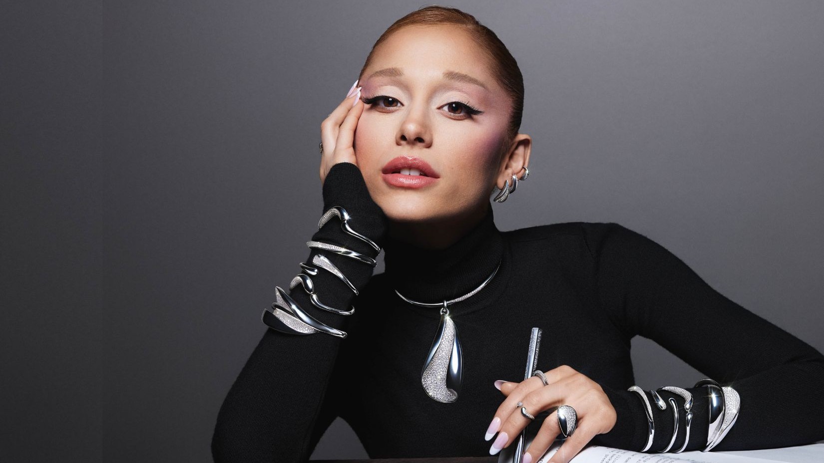Ariana Grande bemutatja a Swarovski új kollekcióját, ami újraértelmezi a mindennapi eleganciát