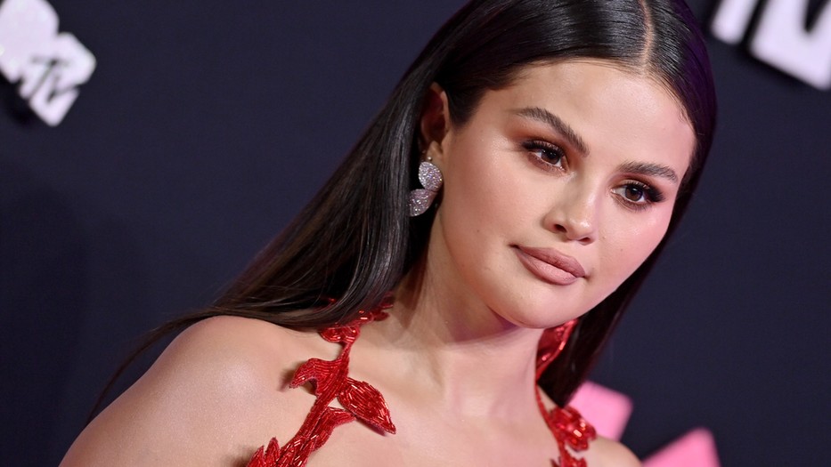 Selena Gomez élete legmerészebb meztelenruhájában tarolt a 2023-as VMA-n