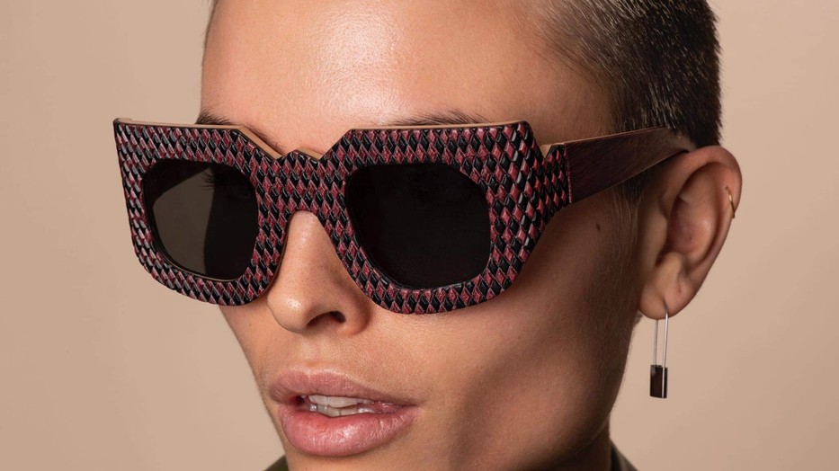 “Nem elkezdeni nehéz, hanem véghez vinni” - a fából készült szemüvegkeretek alkotójával beszélgettünk