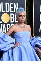 A 2019-es Golden Globe ruhájához fodrászai kék árnyalatú hajat társítottak Lady Gagának