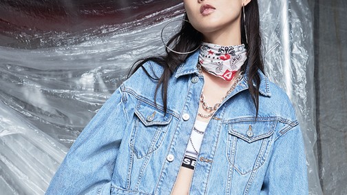 Kendő nyaklánccal? Naná! Az év egyik legnagyobb trendje lesz