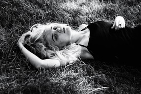 Hedi Slimane készítette a képeket Sky Ferriera legutóbbi Ghost című kislemezéhez. A következő EP, a You Are Not the One idén szeptemberben kerül majd a boltokba, míg a lo-fi popsztár I Will című debütáló albumát 2014-re ígérik.