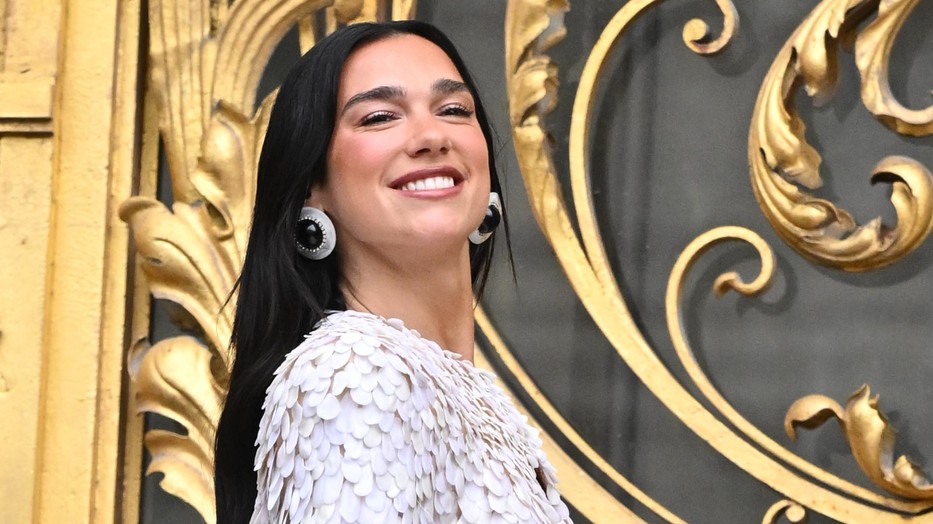Dua Lipa érzéki meztelenruhában mutatta meg hibátlan alakját