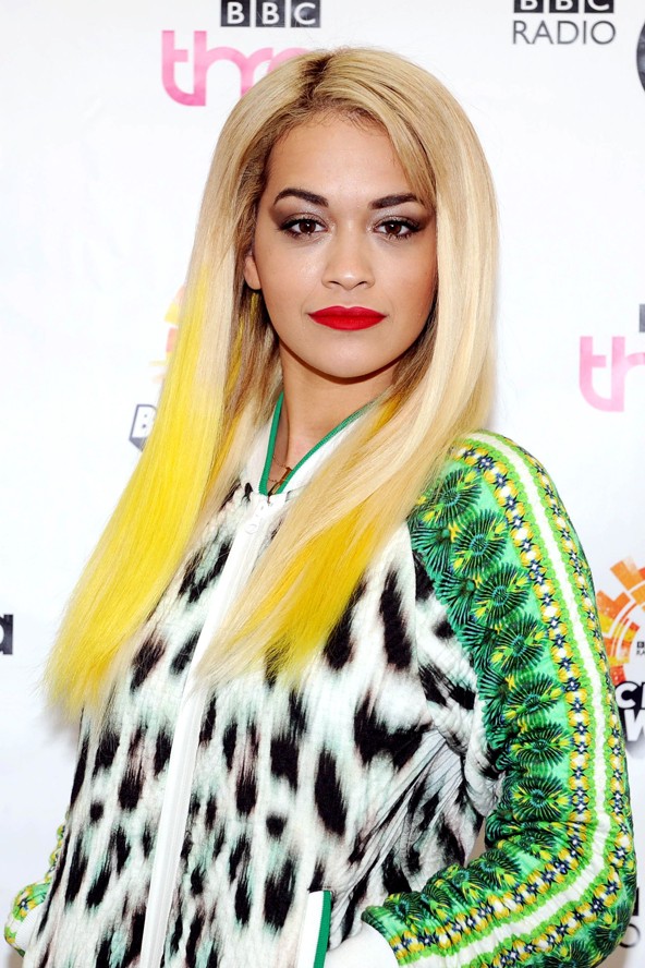 Mindannyiunkat sokkolt ezzel a citromsárga ombréval.