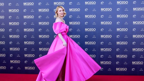 Hazai tervezők ruháiban ragyogtak a filmipar csillagai a Magyar Mozgókép Fesztivál díjátadó gáláján