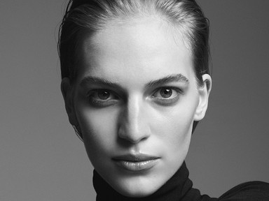 Monokróm múzsa - Gyönyörű fotósorozatban Axente Vanessa!