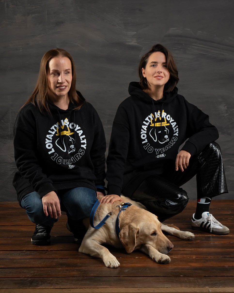 Eke Angéla színésznő is fontosnak tartja felhívni a figyelmet vak és gyengénlátó embertársaink segítésére, és a vakvezetőkutyák képzésének támogatására