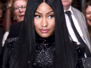Brutális: Nicki Minaj gyerekeket is ijesztgethetne ezzel a hajjal