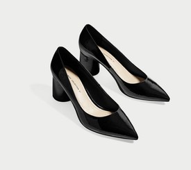 Fekete magas sarkú 6995 Ft