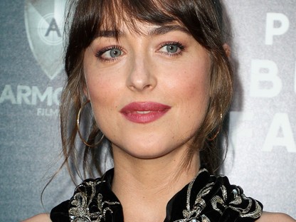 Dakota Johnson extramini ruhájától eldobod az agyad