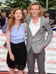 Bonnie Wright (Ginny Weasley) és Jamie Campbell Bower (a fiatal Gellert Grindelwald) a Harry Potter és a Halál ereklyéi forgatásán ismerkedett meg egymással 2010-ben. 