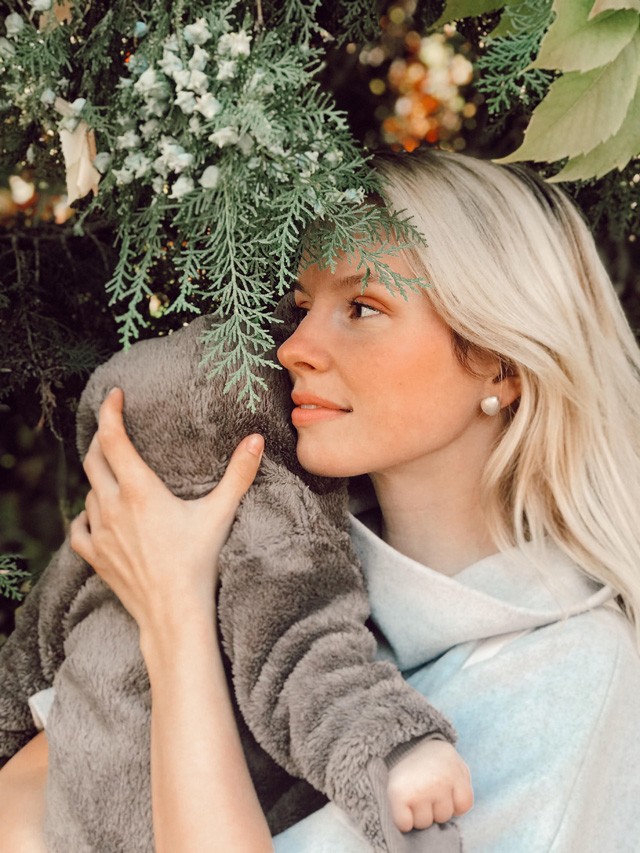 Marge kisbabája ma ellopta a show-t, de a gyönyörű ruháját így sem hagyjuk figyelmen kívül