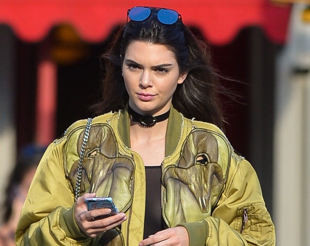 kendall jenner, mellpiercing, piercing, mellei, villantás, melle, sztármodell, átlátszó