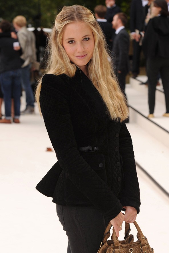 Florence Brudenell-Bruce. Az előkelő felmenőkkel rendelkező szőkeség Bollywoodban színésznőként is ismert, modellként szerepelt például az angol Vogue magazinban is. 2011-ben Harry egy ideig csapta neki a szelet.