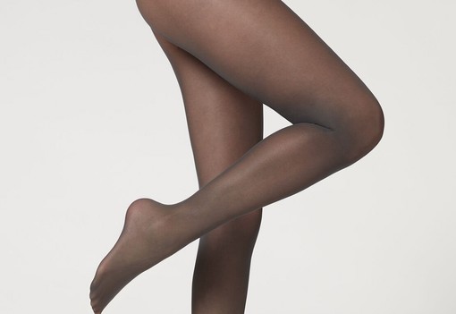 Mutatjuk, hogyan viseld a szürke harisnyát, a divatszakértők legújabb nagy kedvencét