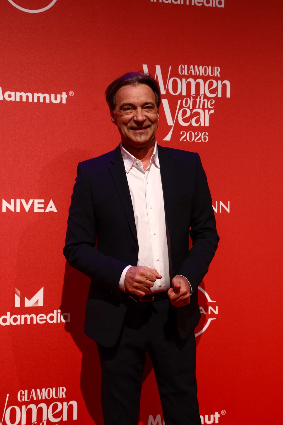 Hajas László a GLAMOUR Women of the Year vörös szőnyegén 2026-ban