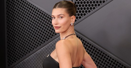 Hailey Bieber friss fotójába belepirulsz, a világ legapróbb bikinijébe bújt Justin Bieber felesége