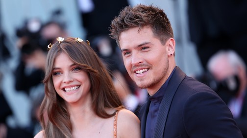 Fogadjunk, hogy azonnal belepirulsz majd Palvin Barbara és Dylan Sprouse szerelmes fotójába!