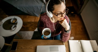 Míg egy tinédzser általában arra törekszik, hogy ötöst kapjon vagy felvegyék az egyetemre, addig felnőttként magunknak tűzhetünk ki tanulási célokat