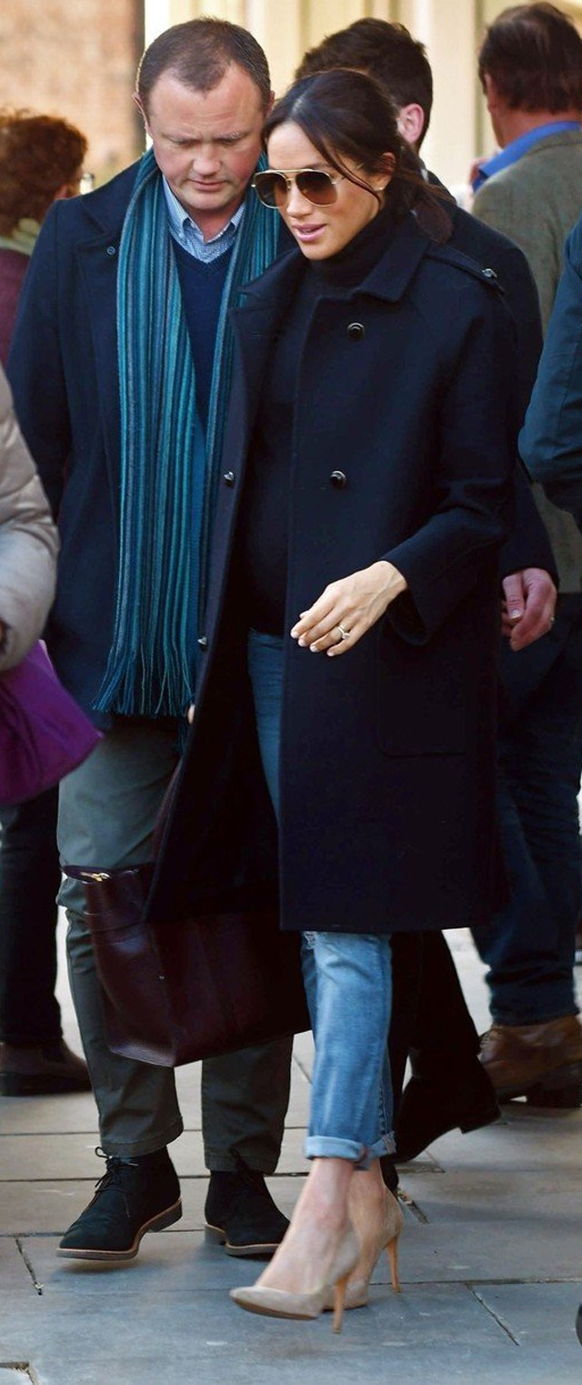 Meghan Markle szakadt farmerben, pilóta napszemüvegben castingolja új alkalmazottját