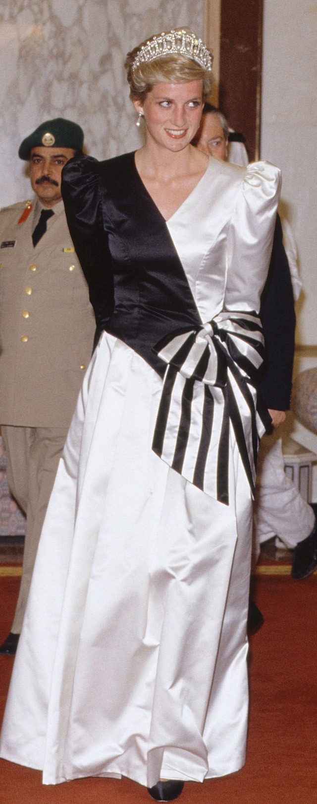 Így készültek Diana hercegné ruhái! Nyilvánosságra kerültek a fotók!