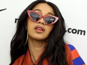 Alig ismered fel smink nélkül az aktuális popüdvöskét