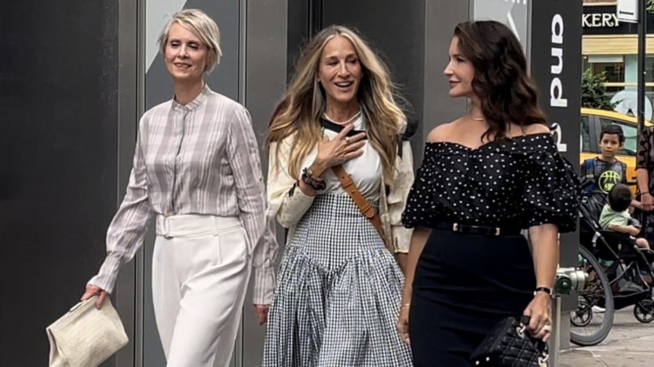 Első fotók a Szex és New York folytatásáról: mindenkinek hiányérzete van, ha ránéz