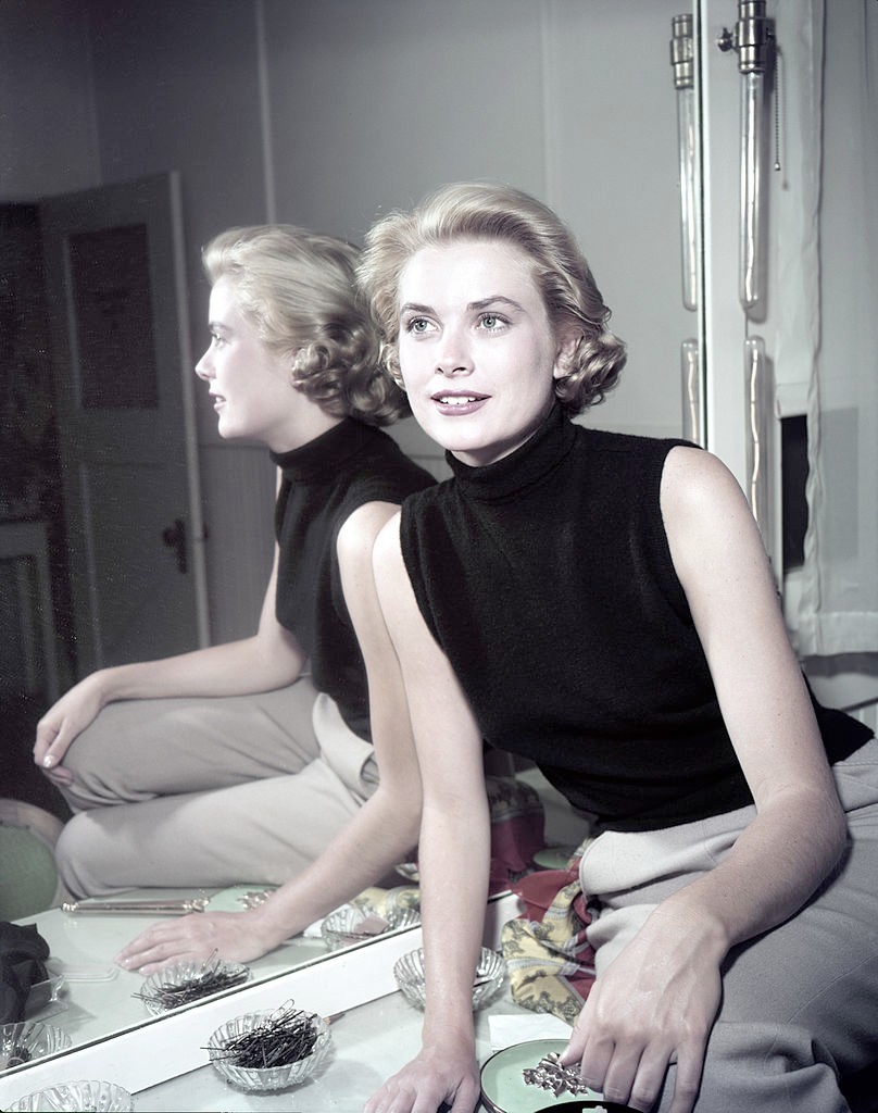 Grace Kelly 1954-ben egy egyszerű, de nagyszerű fekete felsőt viselt