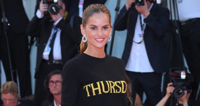 A legrövidebb szoknyát találta meg, de ilyen lábakat bűn rejtegetni