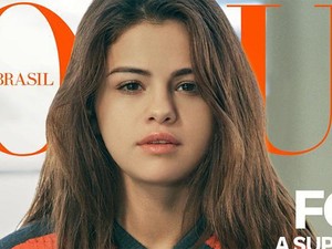 Selena Gomez nagyon álmosan néz a címlapon
