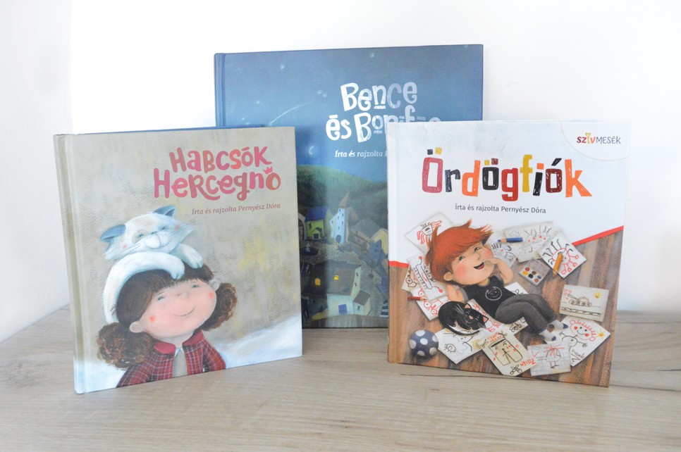 Így születik portréból egyedi, szívből jövő ajándék, ami téged is elvarázsol – interjú Pernyész Dóra grafikussal