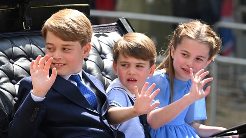 Történelmi pillanat vár Katalin hercegné és Vilmos herceg gyerekeire, ezt a címet fogják viselni, ha apjuk trónra kerül