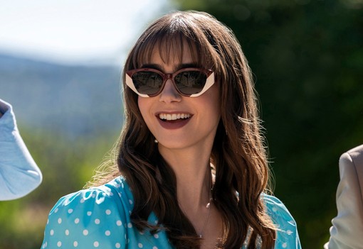 A legjobbtól a legborzalmasabbig: Íme az Emily Párizsban 10 legemlékezetesebb szettje