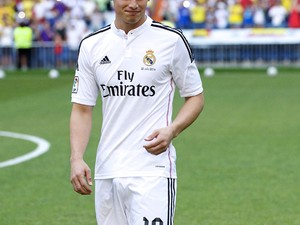 Helló Ronaldo, itt jön James!